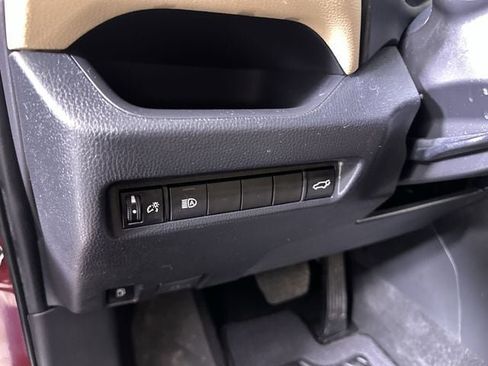 Used 2022 Toyota RAV4 XLE w/ Convenience Package AWD/4WD image 18