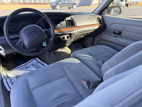 Used 2003 Ford Crown Victoria Police Interceptor image 29