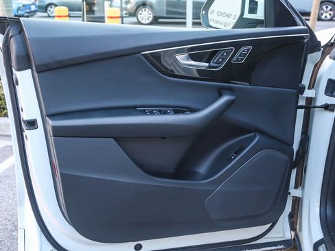 Used 2019 Audi Q8 Premium w/ Convenience Package image 25