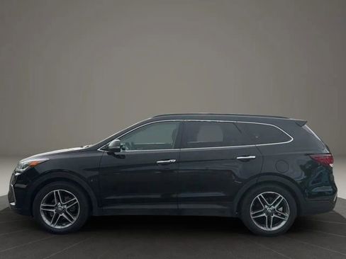 Used 2017 Hyundai Santa Fe AWD image 2