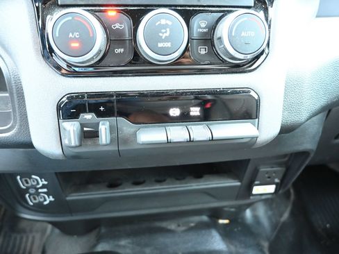 Used 2024 RAM 2500 Tradesman w/ Chrome Appearance Group AWD/4WD image 17