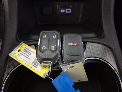 Used 2023 GMC Acadia SLT w/ Preferred Package FWD image 18