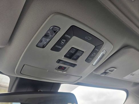 Used 2025 Toyota Sienna XLE AWD/4WD image 32