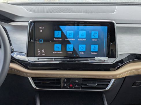 New 2026 Volkswagen Atlas Cross Sport SE FWD image 19