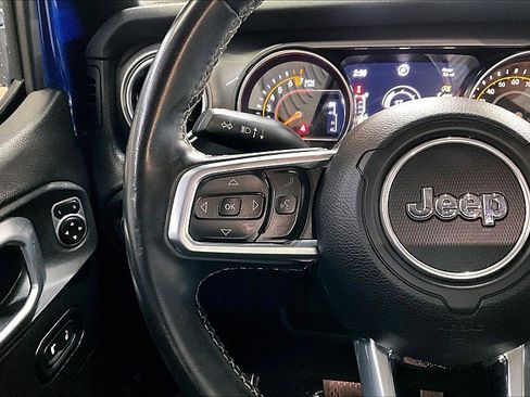 Used 2020 Jeep Wrangler Unlimited Sahara w/ Uconnect 4C Nav & Sound Group AWD/4WD image 17