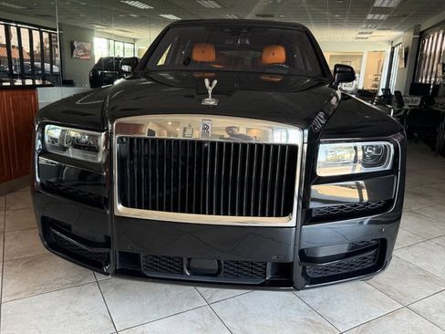 Used 2023 Rolls-Royce Cullinan w/ Dark Exterior Package image 7