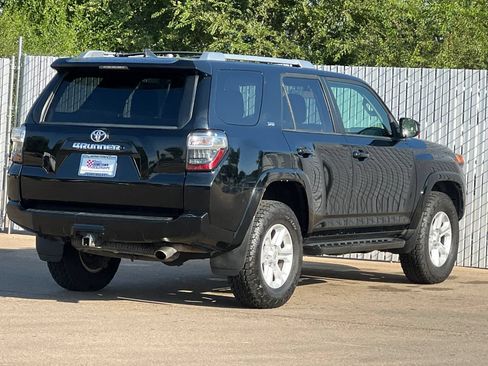 Used 2016 Toyota 4Runner SR5 AWD/4WD image 4