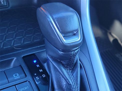 Used 2019 Toyota RAV4 XLE Premium image 16