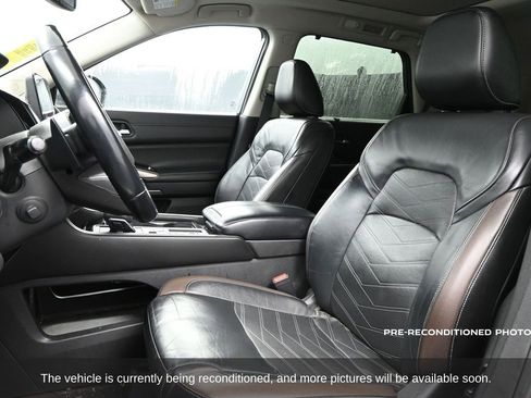 Used 2022 Nissan Pathfinder Platinum w/ Cargo Package image 6