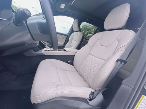 New 2026 Volvo XC90 B5 Core w/ Protection Package AWD/4WD image 13