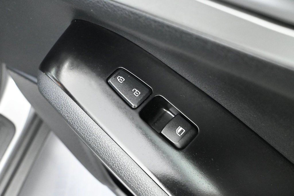 Used 2023 Kia Soul LX w/ LX Technology Package FWD image 36