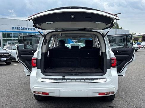 Used 2023 INFINITI QX80 Luxe w/ All-Season Package AWD/4WD image 13