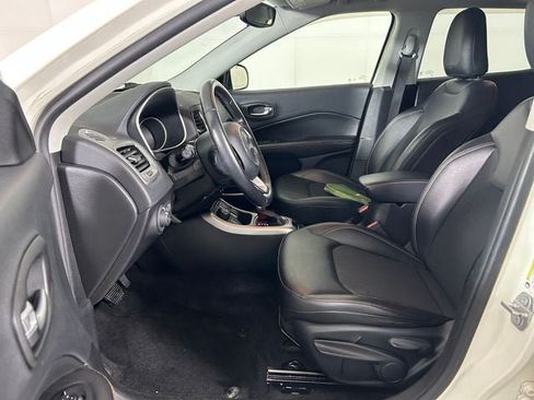 Used 2019 Jeep Compass Latitude w/ Cold Weather Group AWD/4WD image 11