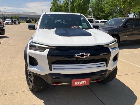 Used 2024 Chevrolet Colorado ZR2 w/ ZR2 Convenience Package III AWD/4WD image 2
