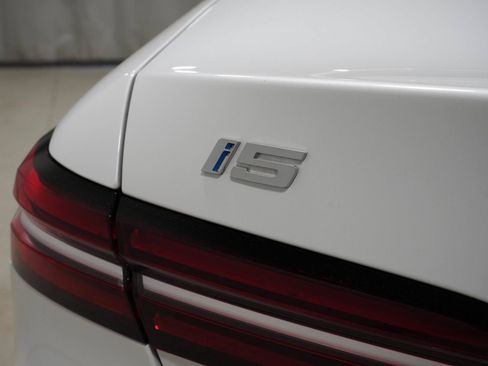 Used 2026 BMW i5 eDrive40 AWD/4WD image 23