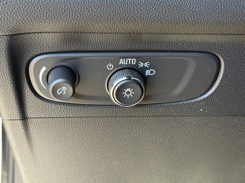 Used 2022 Buick Envision Preferred FWD image 19