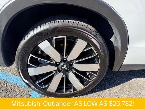 Used 2025 Mitsubishi Outlander SE FWD image 33