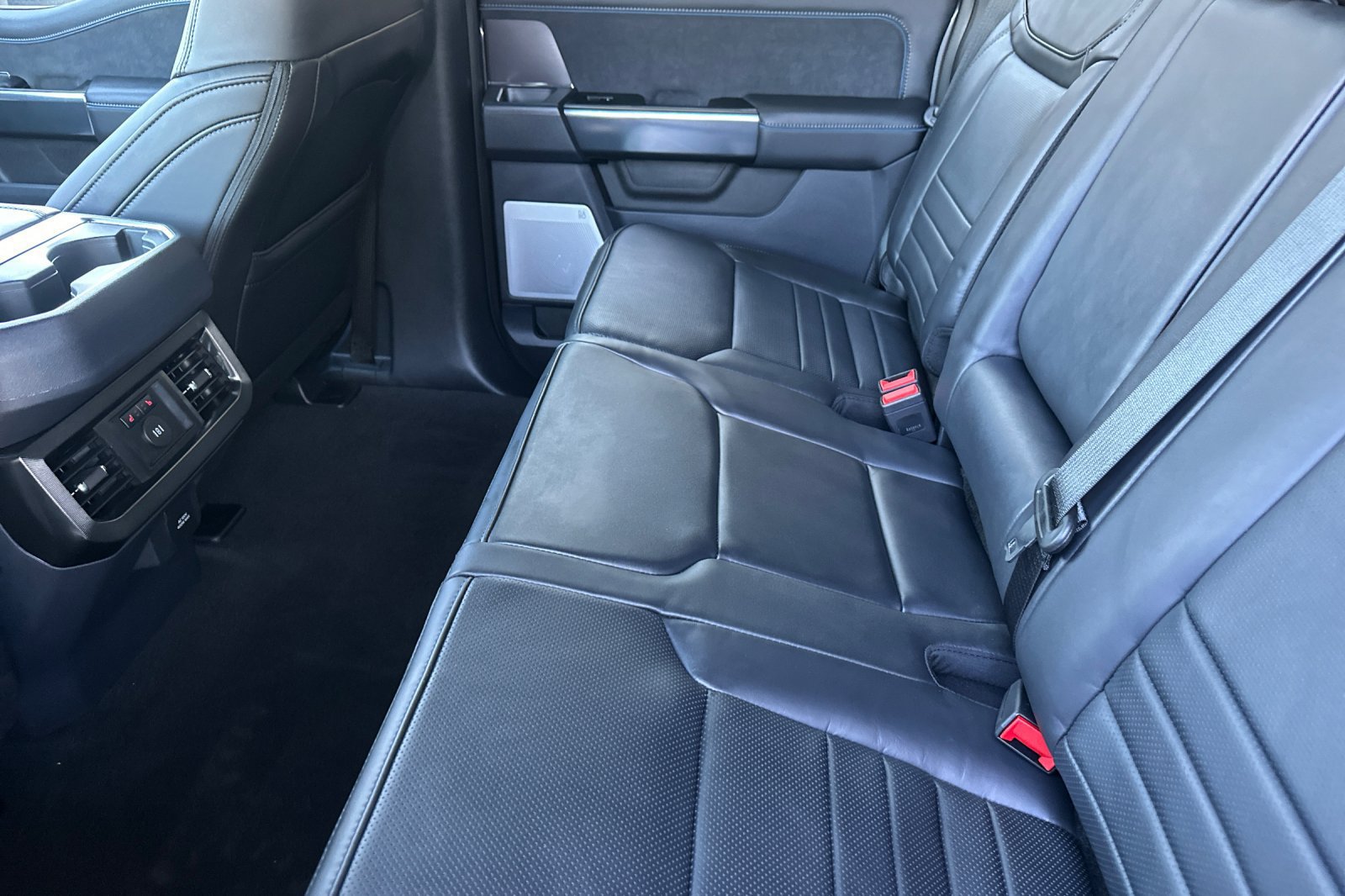 New 2027 Ford F250 Platinum w/ FX4 Off-Road Package AWD/4WD image 12