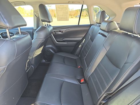 Used 2023 Toyota RAV4 XLE Premium image 14