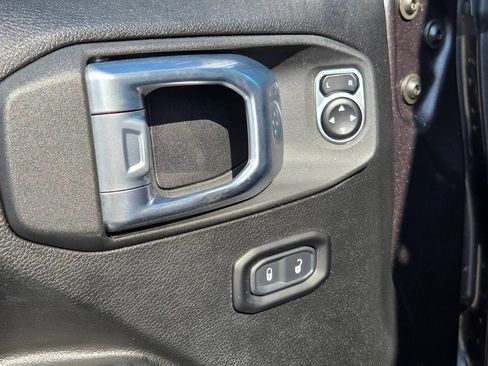 Used 2020 Jeep Wrangler Unlimited Rubicon w/ Dual Top Group AWD/4WD image 15