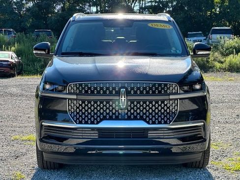 New 2025 Lincoln Navigator Reserve AWD/4WD image 32