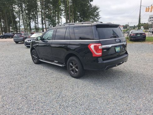 Used 2018 Ford Expedition XLT w/ Equipment Group 202A AWD/4WD image 3