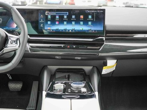 Used 2025 BMW 530i 530i w/ Premium Package image 14