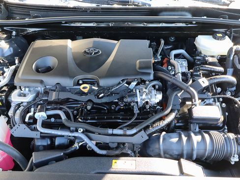 Used 2025 Toyota Camry SE image 18