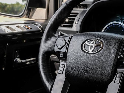 Used 2022 Toyota 4Runner TRD Off-Road AWD/4WD image 23