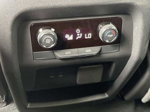 Used 2024 Chevrolet Traverse LT FWD image 21
