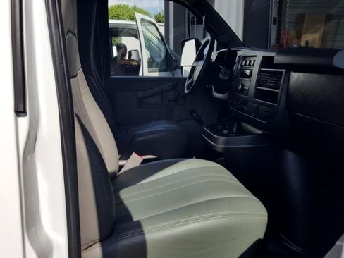 Used 2019 Chevrolet Express 3500 image 18