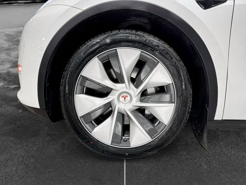 Used 2021 Tesla Model Y 2WD image 29