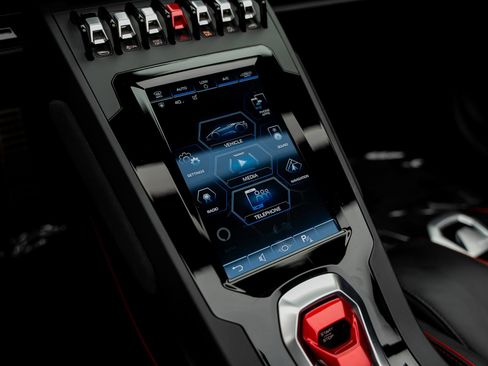 Used 2020 Lamborghini Huracan EVO RWD image 45