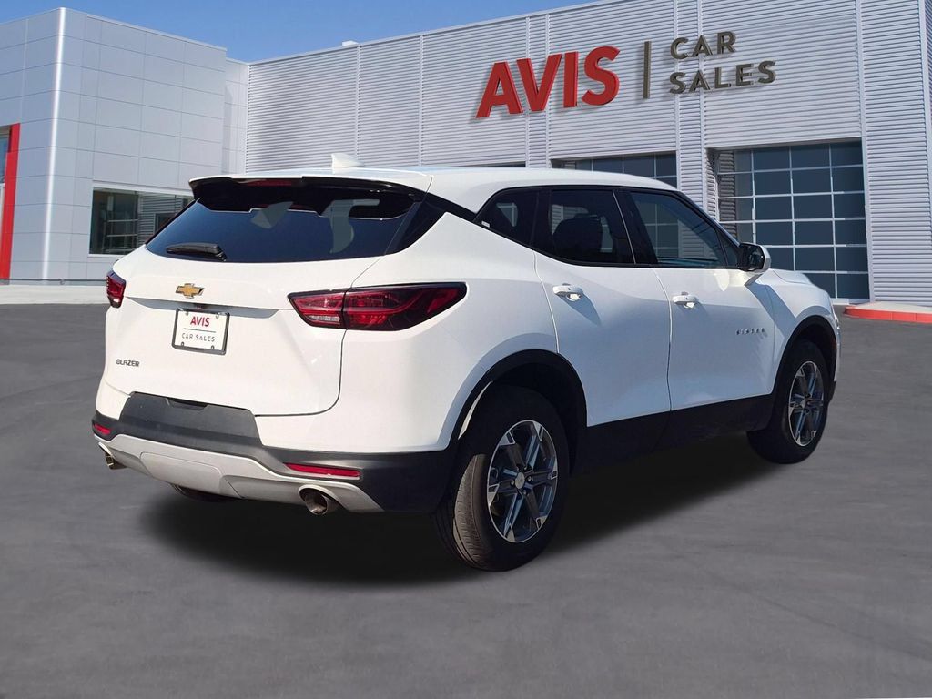 Used 2025 Chevrolet Blazer LT FWD image 6