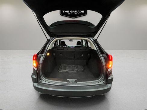 Used 2018 Honda HR-V EX image 36