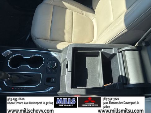 Used 2023 Chevrolet Traverse LT AWD/4WD image 14