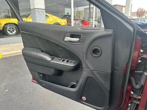 Used 2017 Dodge Charger SXT w/ Plus Group image 33