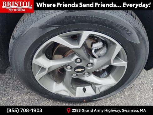 Used 2025 Chevrolet Trax LT w/ LT Convenience Package FWD image 9
