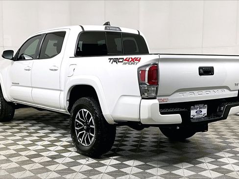 Used 2020 Toyota Tacoma TRD Sport image 11