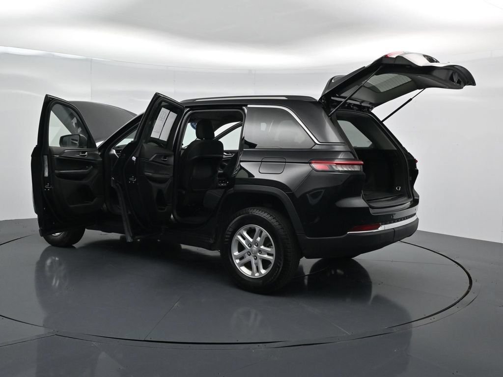 Used 2023 Jeep Grand Cherokee Laredo RWD image 42