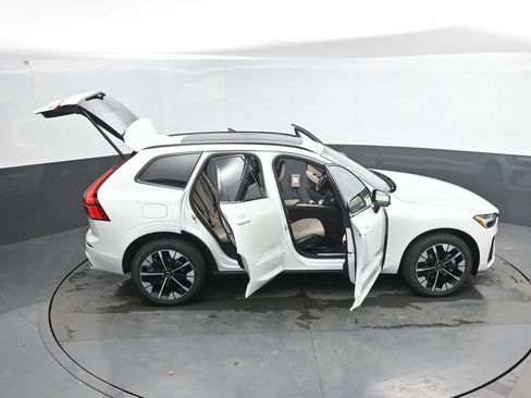 New 2026 Volvo XC60 B5 Plus w/ Climate Package image 46