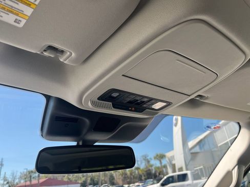 Used 2025 Ford Expedition Active image 23