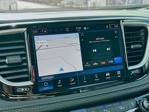 New 2027 Chrysler Pacifica Limited w/ S Appearance Package FWD image 17