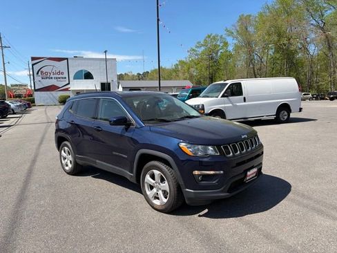 Used 2018 Jeep Compass Latitude w/ Cold Weather Group AWD/4WD image 24