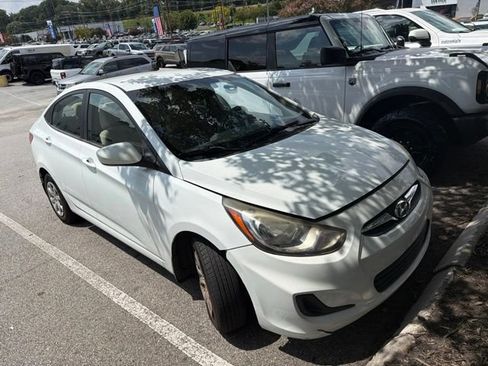 Used 2013 Hyundai Accent GLS FWD image 3