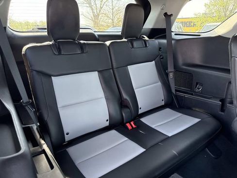 Used 2022 Ford Explorer XLT w/ Equipment Group 202A AWD/4WD image 22