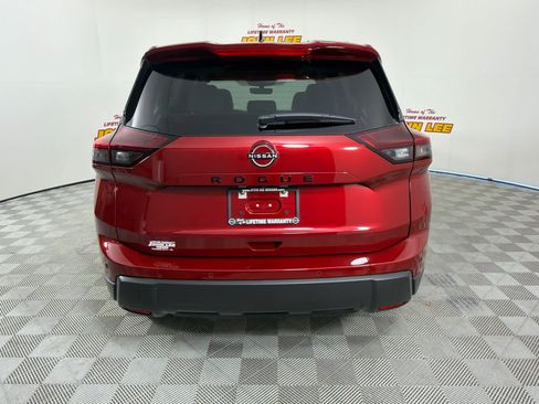 Certified 2026 Nissan Rogue Dark Armor FWD image 4