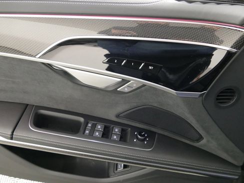 Used 2022 Audi S8 image 10