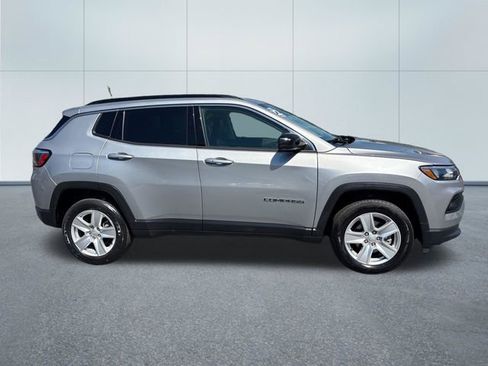 Used 2022 Jeep Compass Latitude AWD/4WD image 3