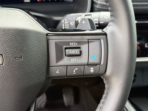 Used 2025 Nissan Rogue Platinum FWD image 15